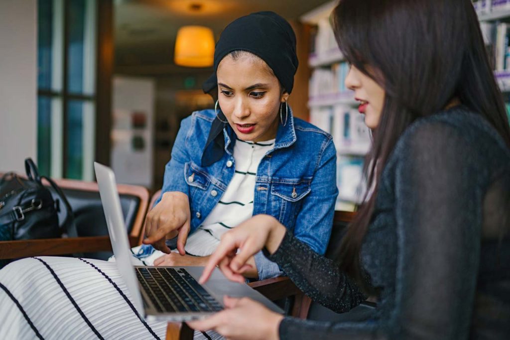 Travailler avec des plateformes de travail collaboratives encourage l'esprit d'équipe.  